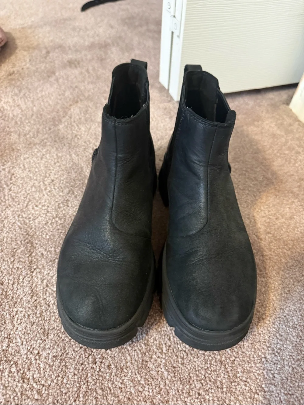Kids UGG Black Leather Chelsea-Style Ankle Boots
